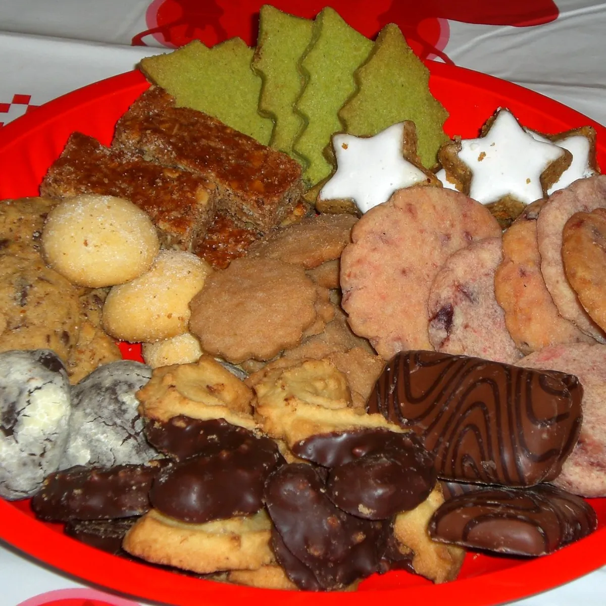 Assortiment de cerneaux enrobés et nougatine de noix