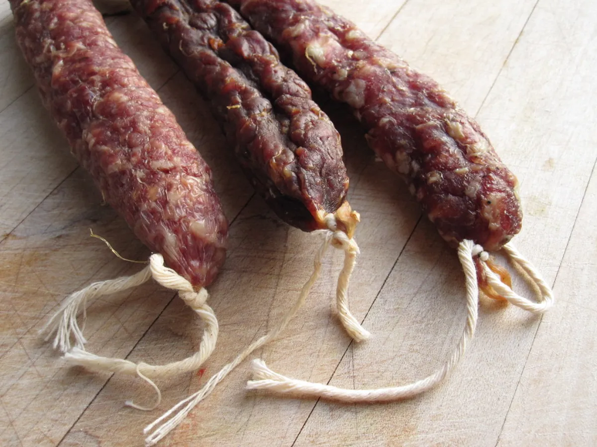 Saucisson sec de porc plein air, séché à l'air des Pyrénées